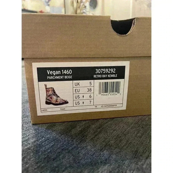 DR. MARTENS VEGAN 1460 RETRO KEMBLE LACE UP BOOTS Women’s 7 Floral Eye Mushroom - Picture 6 of 6